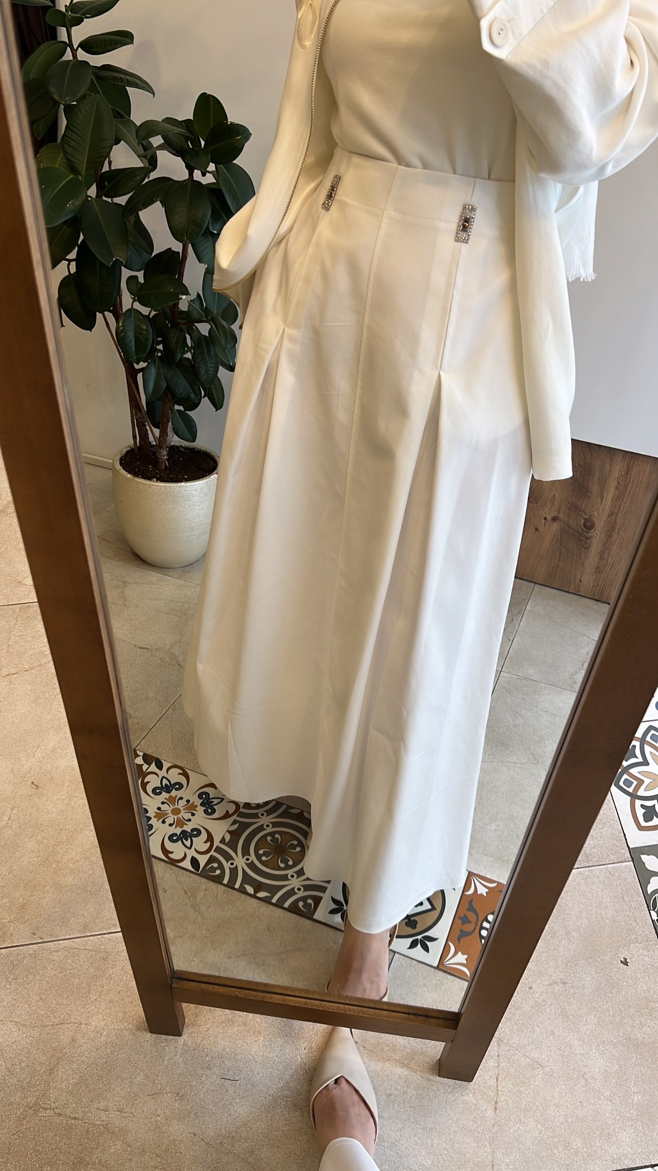 Beli boncuk işlemeli önden pileli denim etek beyaz CEREMONY