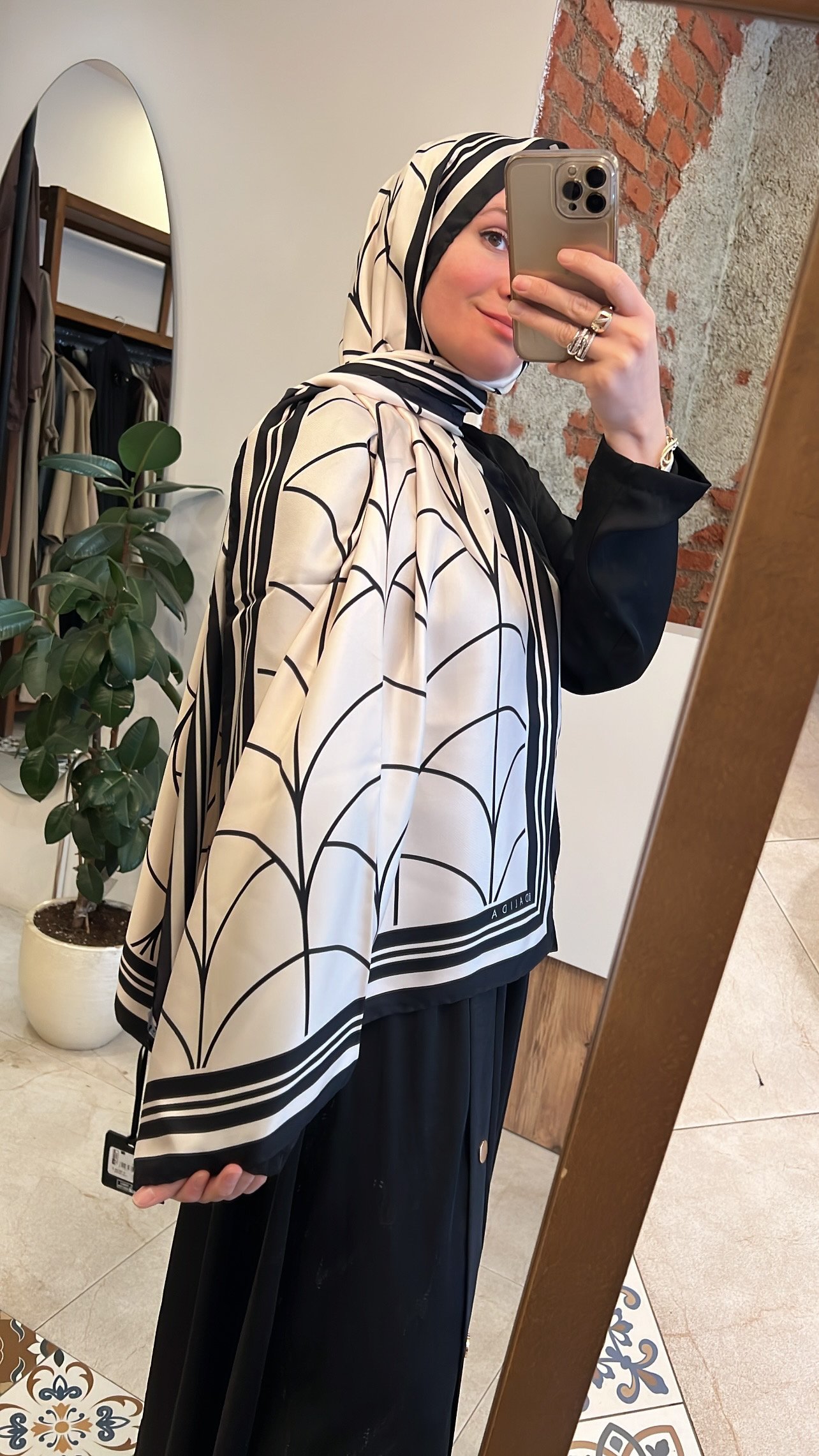 Beyaz siyah geçişli şal MİSS DALİDA 