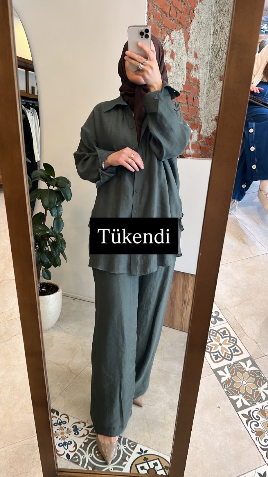 Bluzun arkası yırtmaçlı takım yeşil CEREMONY