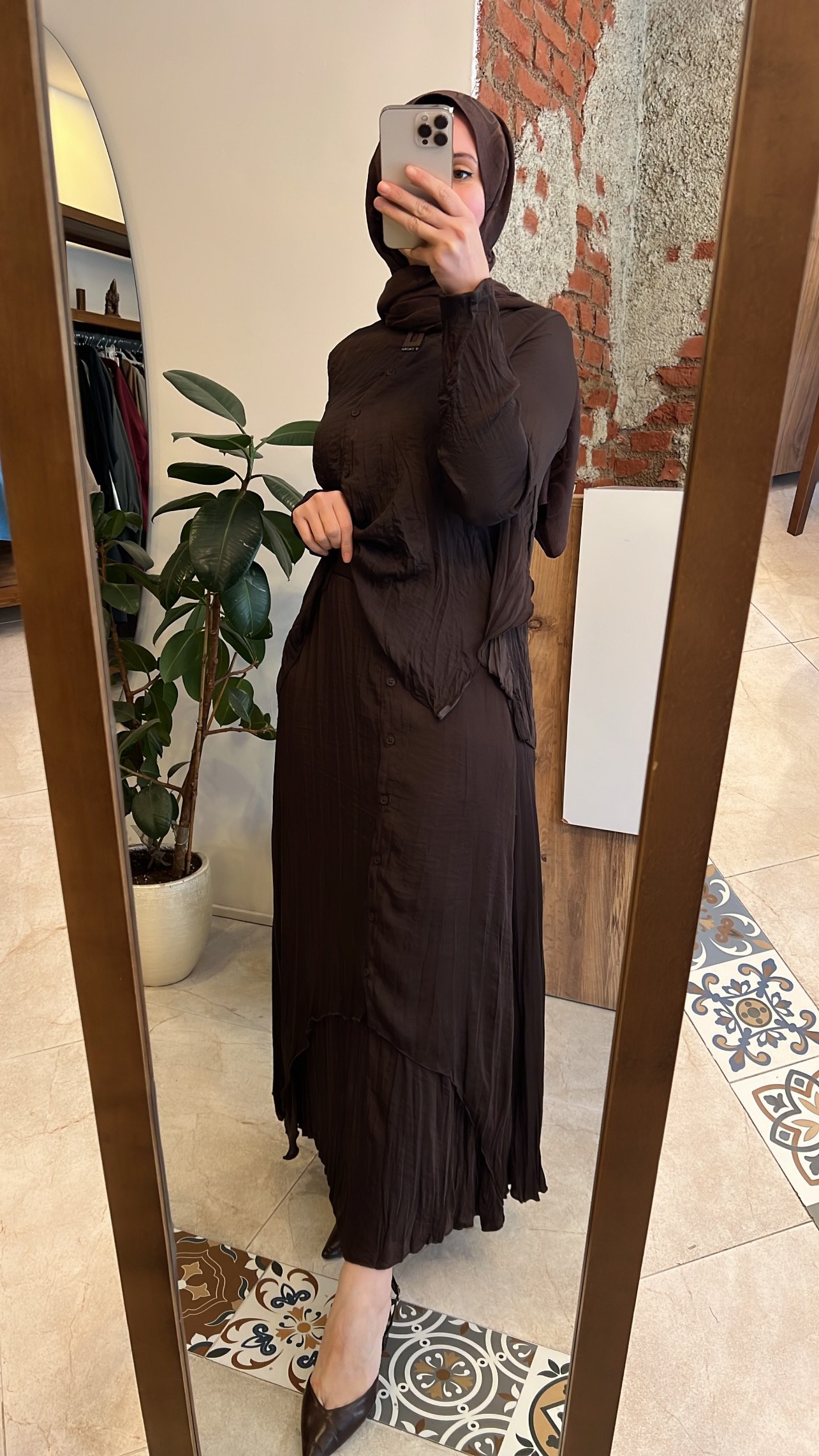 Bluzun önü taş detaylı takım kahve CEREMONY