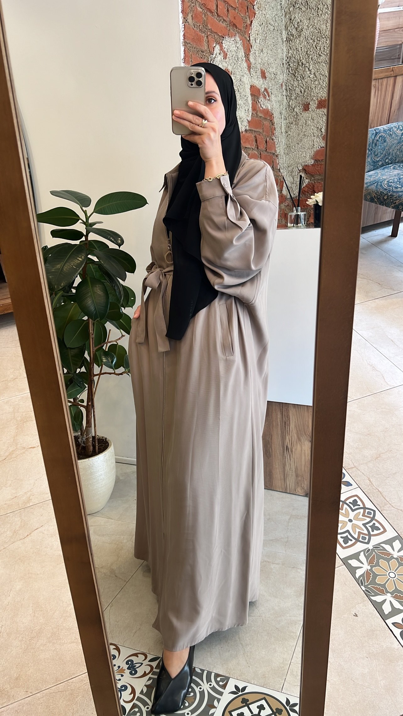 CEREMONY önden fermuarlı tek kolu taş detaylı içten kemerli kap vizon