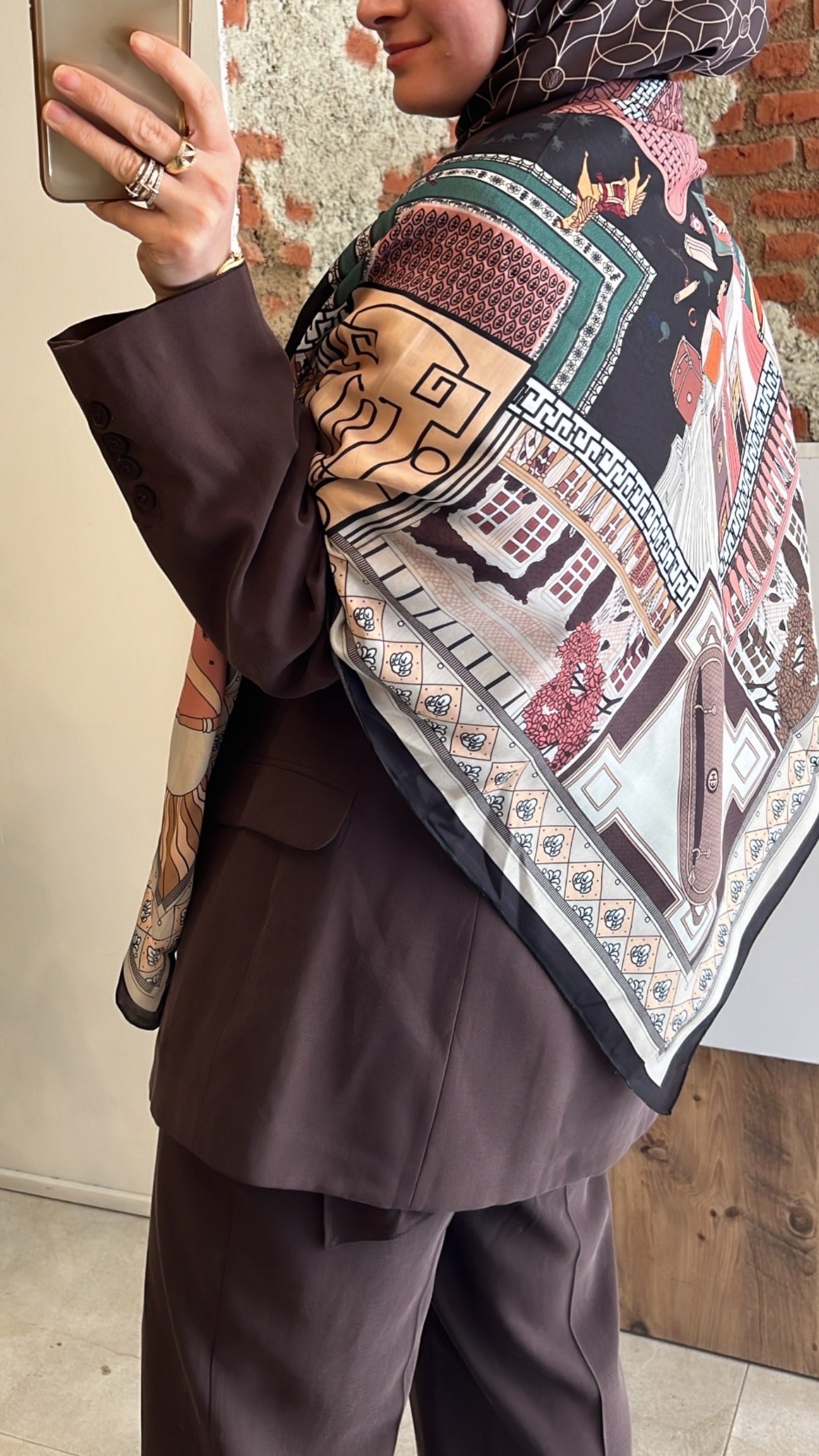 Kahve geçişli çok renkli omuz şalı