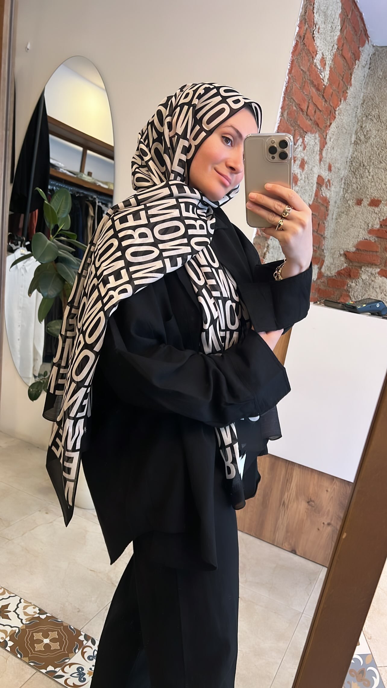Keten karışımlı düz pantolonlu siyah takım 