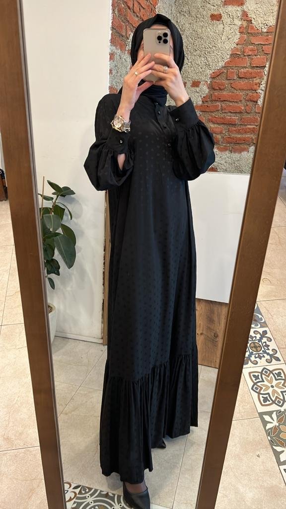 Puantiyeli etek uçları piliseli siyah elbise CEREMONY