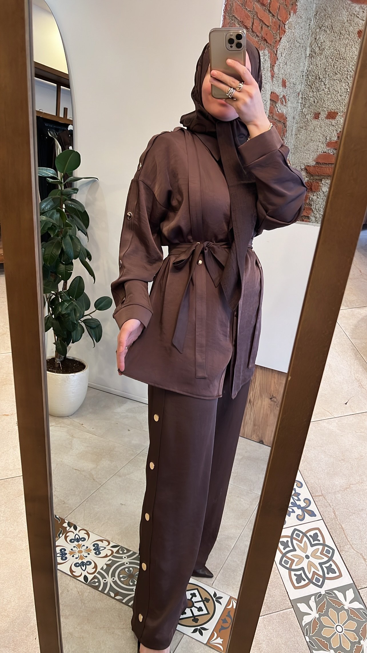 Yanları çıt çıtlı takım kahve