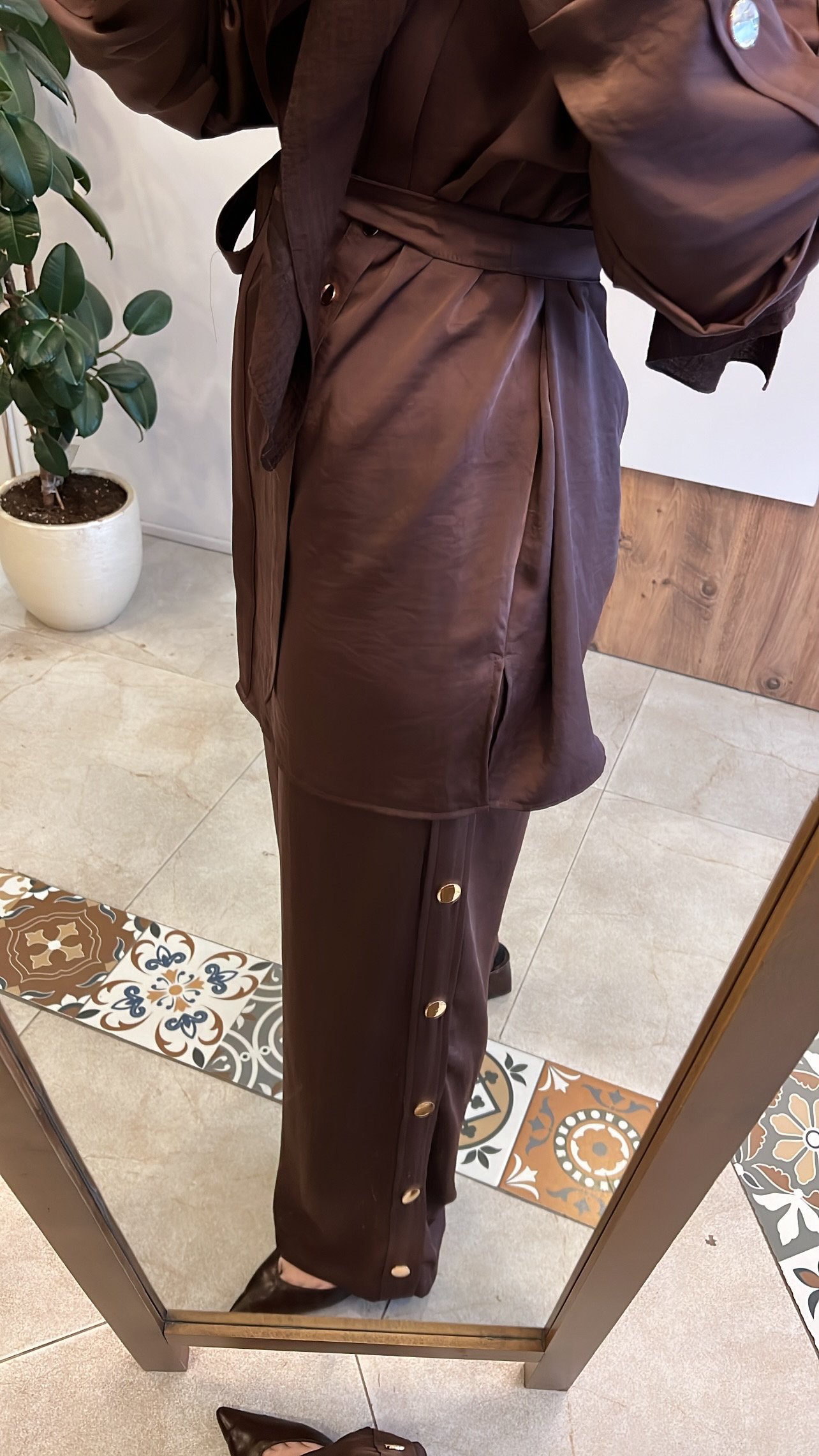 Yanları çıt çıtlı takım kahve